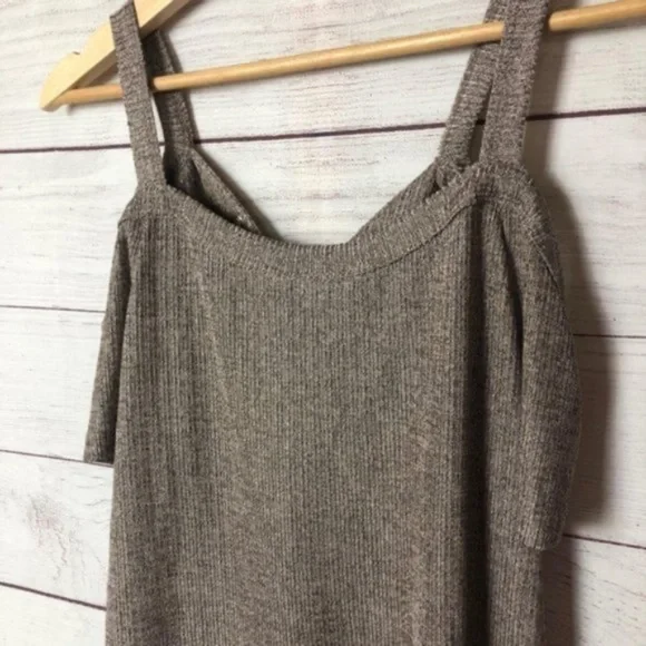 Haute Monde Cold Shoulder Lace Up Top M - Picture 3 of 5